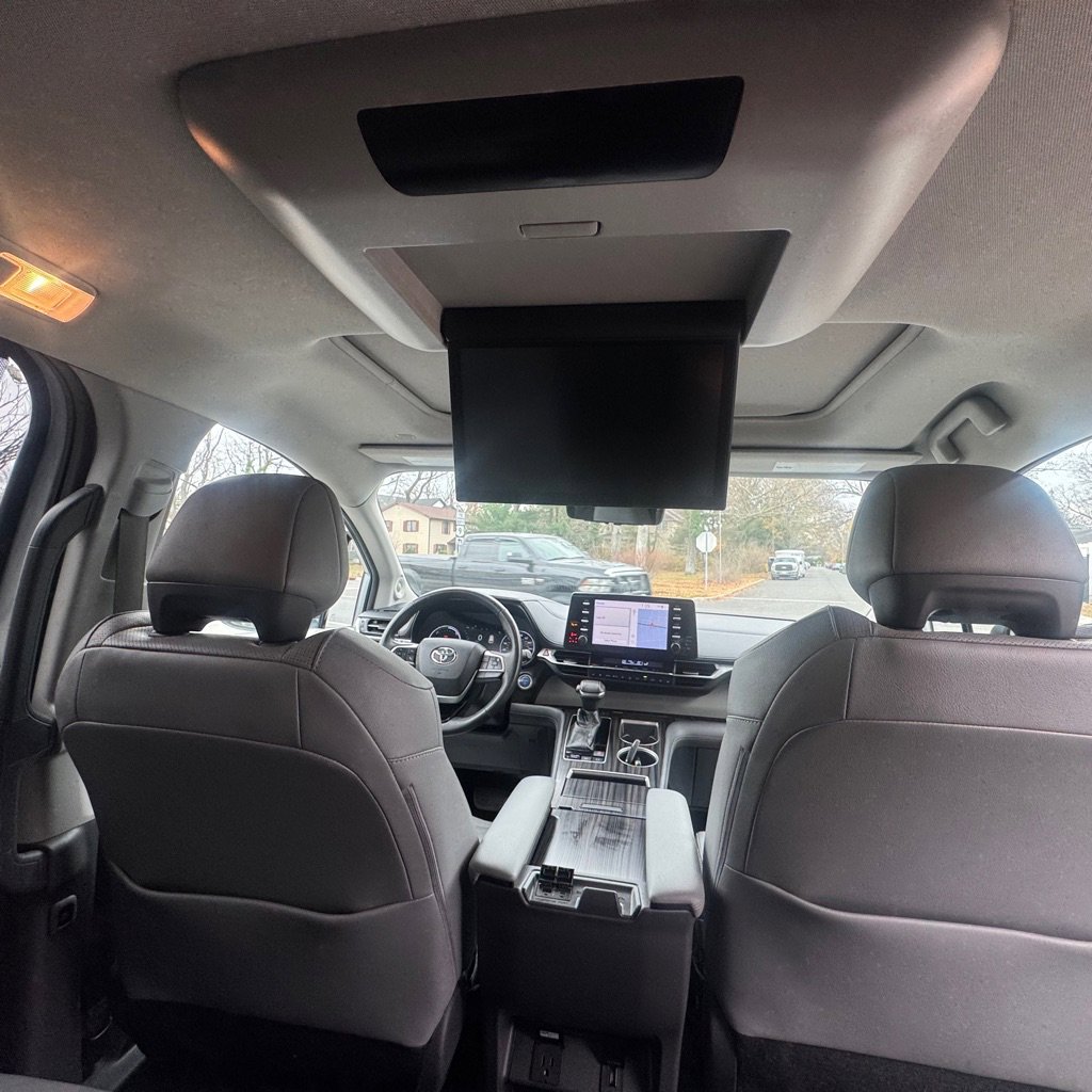 Used 2021 Toyota Sienna Limited image 26
