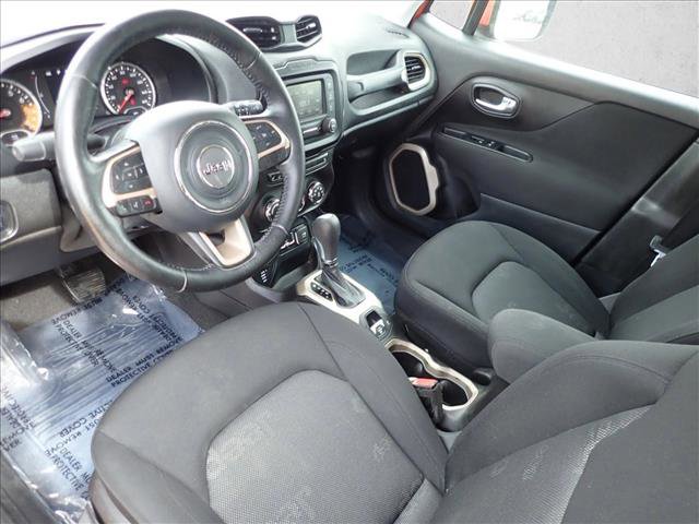 Used 2017 Jeep Renegade Latitude w/ Cold Weather Group image 10