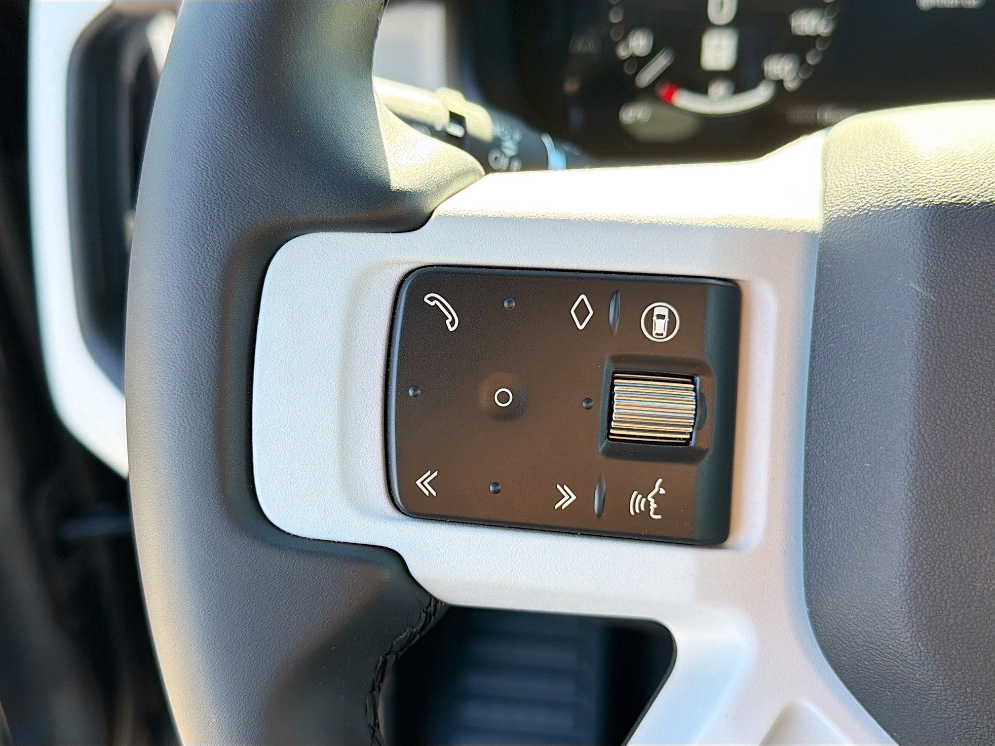 New 2026 Land Rover Defender 110 S image 39