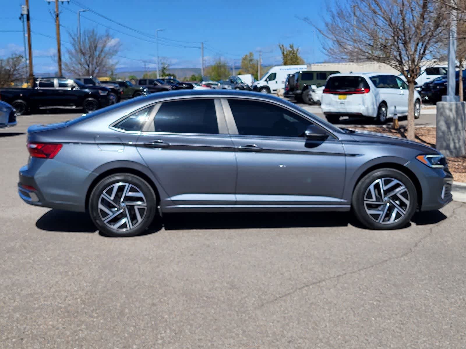 Used 2024 Volkswagen Jetta SEL video 4