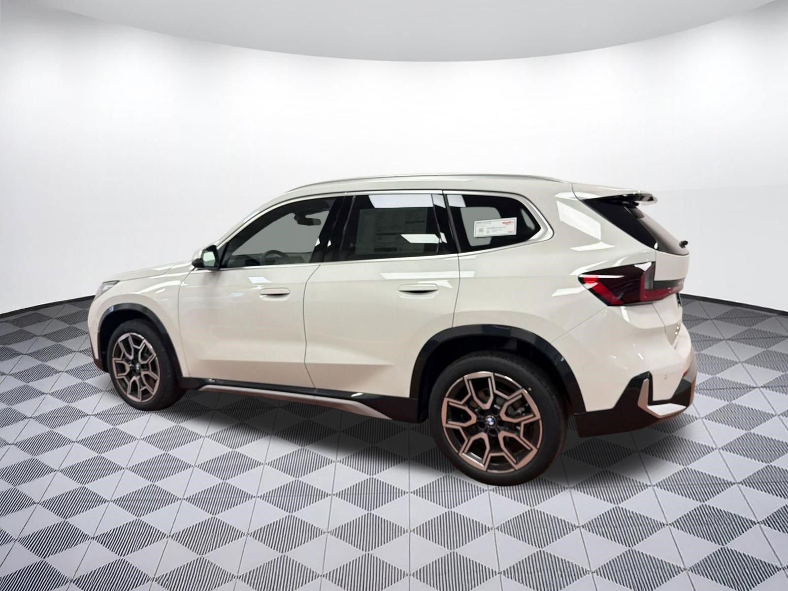 Used 2026 BMW X1 xDrive28i w/ Technology Package AWD/4WD image 3