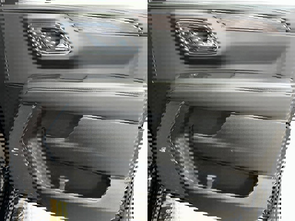 Certified 2024 Chevrolet Tahoe Z71 w/ Luxury Package image 35