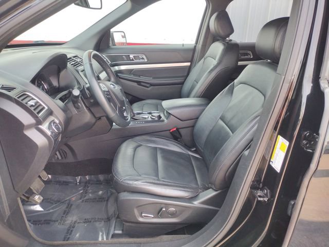 Used 2017 Ford Explorer XLT w/ Equipment Group 202A image 10