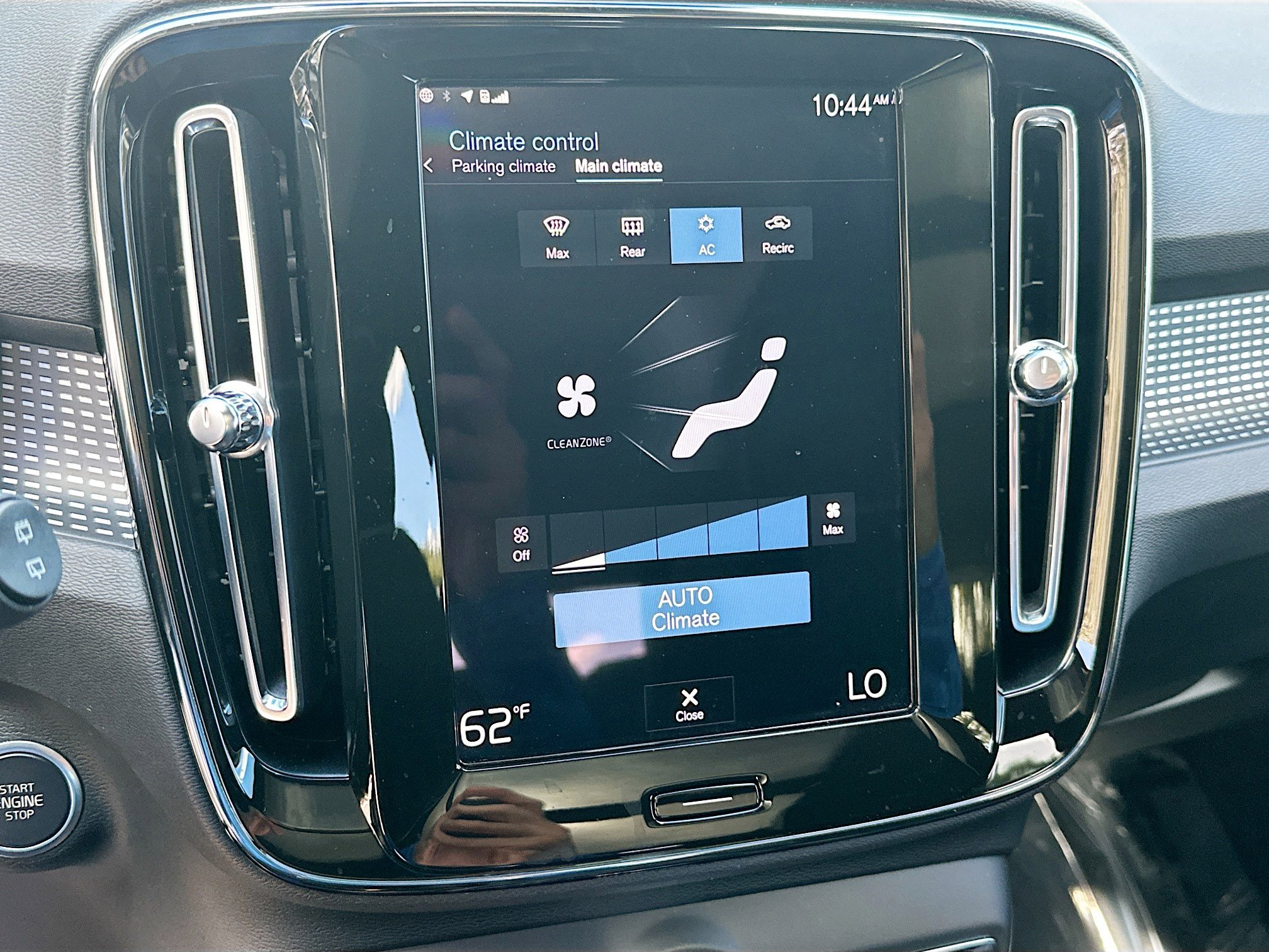 Used 2021 Volvo XC40 T4 R-Design image 16