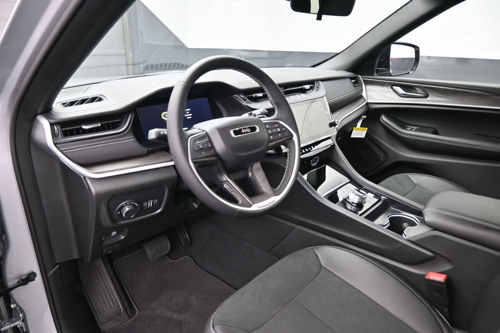 New 2026 Jeep Grand Cherokee L 2WD image 18