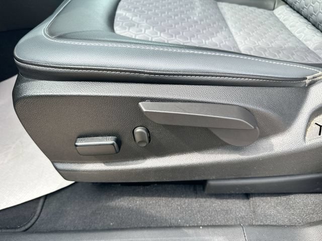 Used 2022 Chevrolet Colorado Z71 AWD/4WD image 38