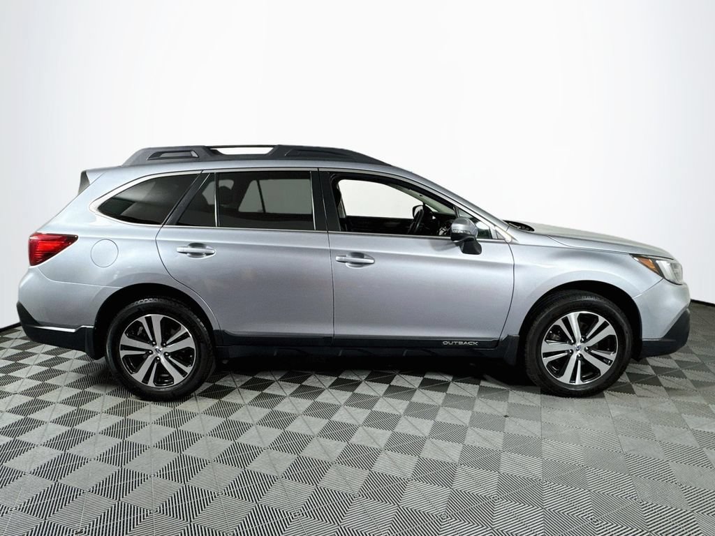 Used 2018 Subaru Outback 2.5i Limited AWD/4WD image 8