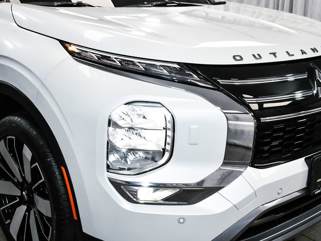 Used 2025 Mitsubishi Outlander SE image 70