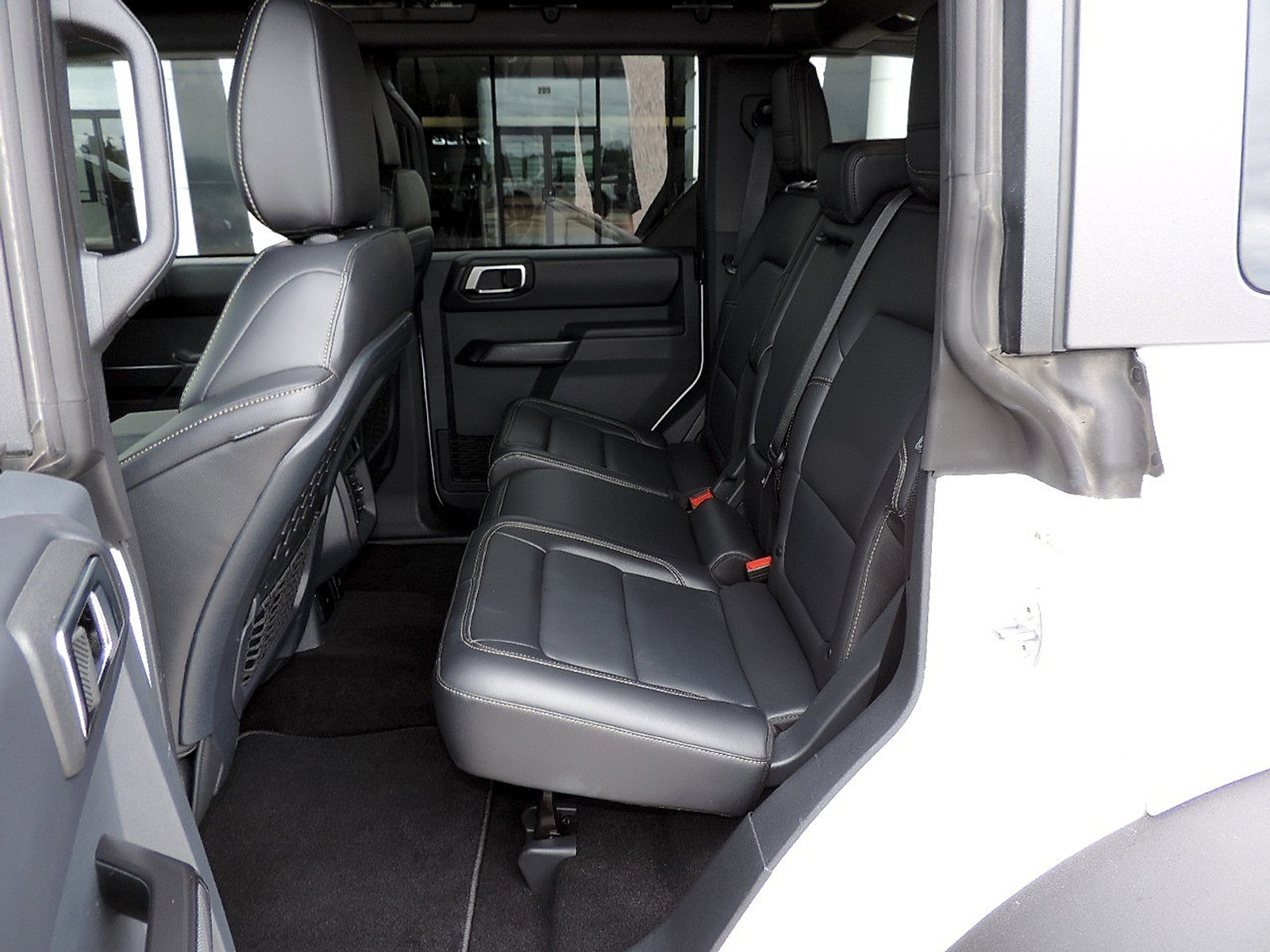 Used 2025 Ford Bronco Badlands AWD/4WD image 16