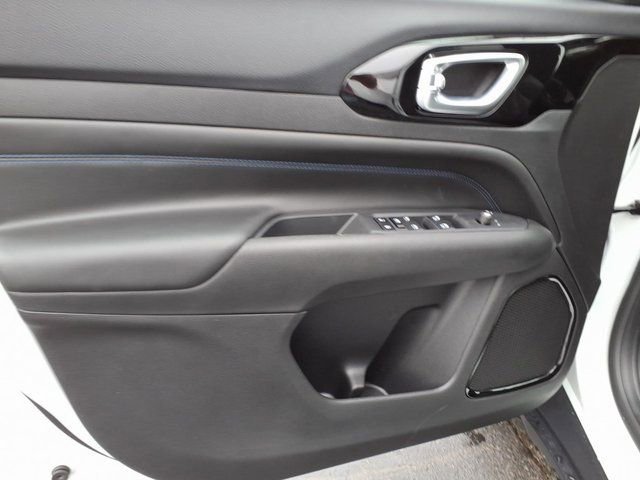 New 2026 Jeep Compass Latitude image 8