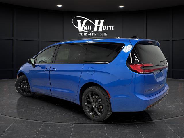 New 2026 Chrysler Pacifica Select image 3