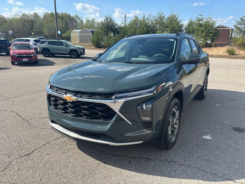 Used 2025 Chevrolet Trax LT image 4