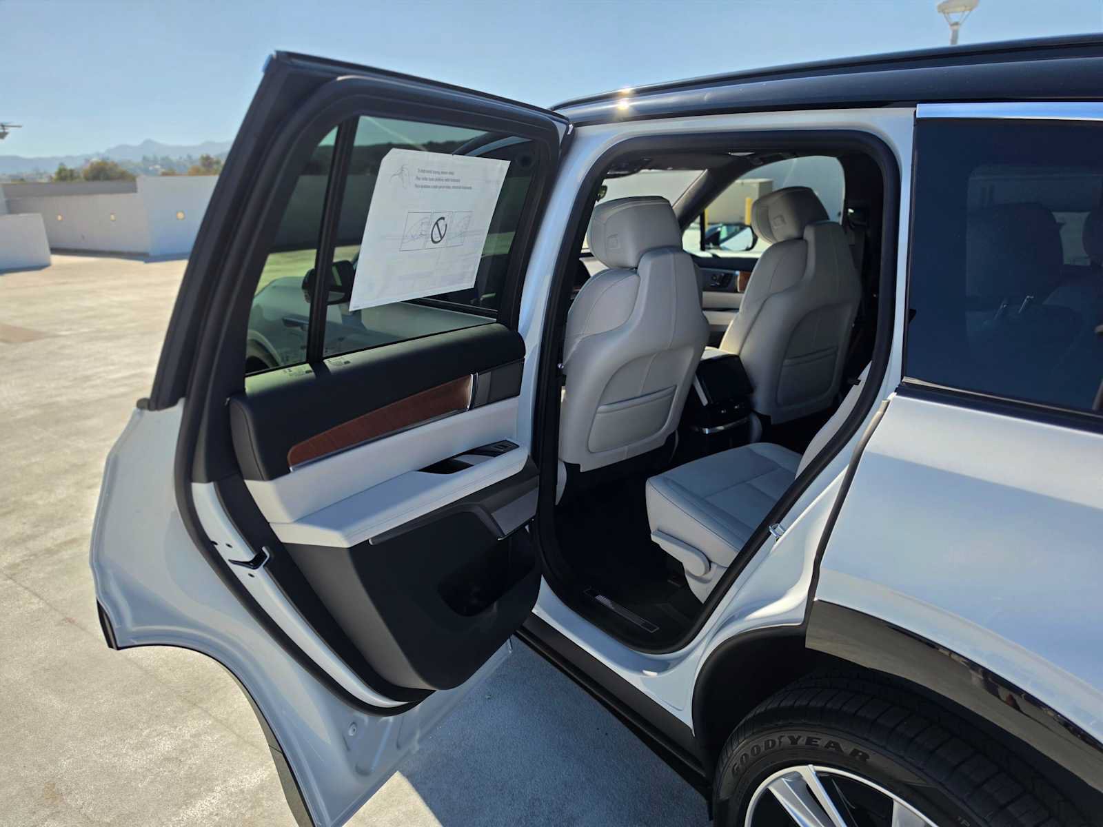 New 2027 Cadillac Vistiq Luxury AWD/4WD image 18