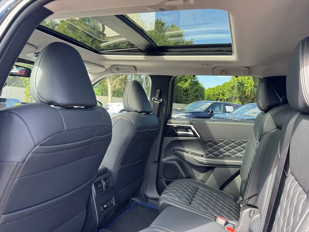 New 2025 Mitsubishi Outlander SEL image 17