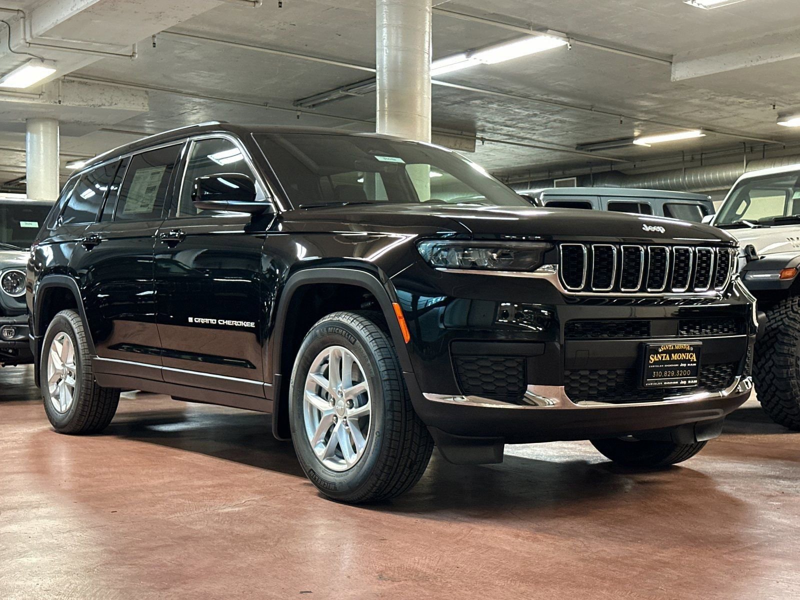 New 2025 Jeep Grand Cherokee L Laredo w/ Luxury Tech Group I image 7