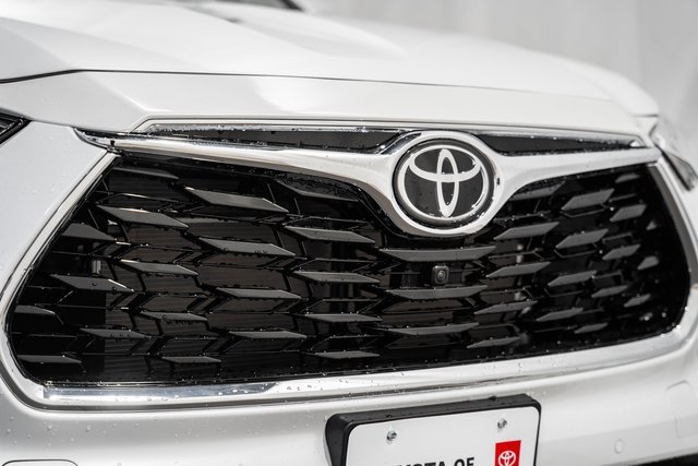New 2026 Toyota Highlander Platinum image 11