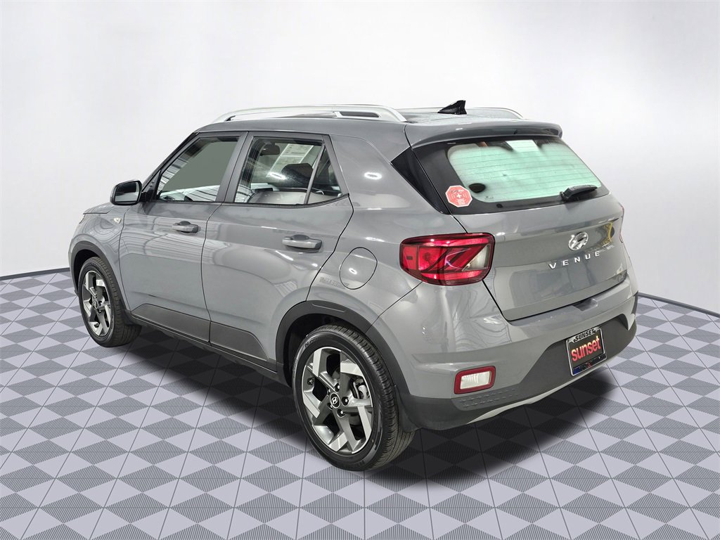 Used 2022 Hyundai Venue SEL image 8