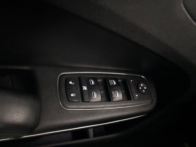 Used 2018 Chrysler 300 Limited w/ Safetytec Plus Group image 33