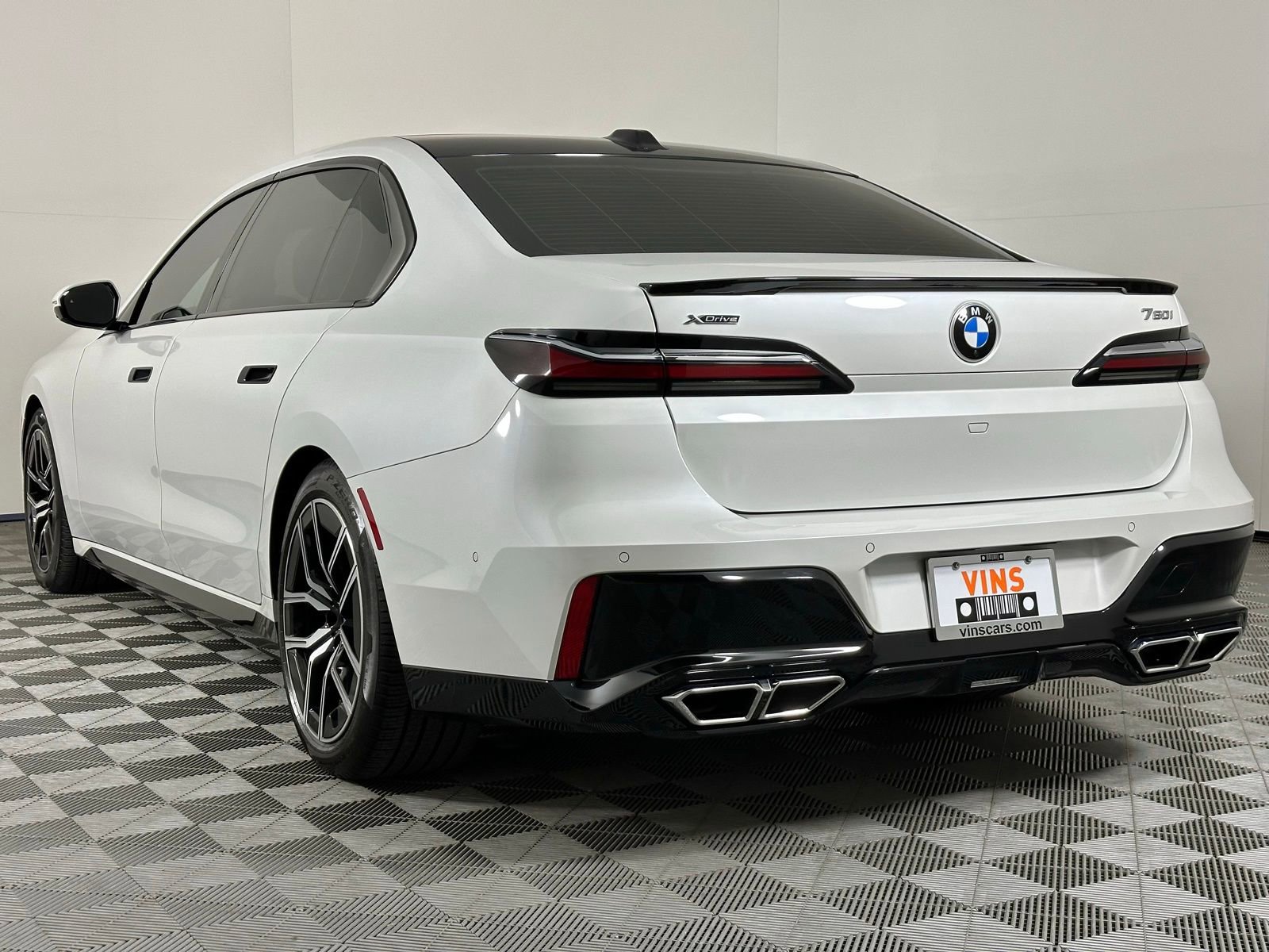 Used 2023 BMW 760i xDrive w/ Parking Assistance Package image 36