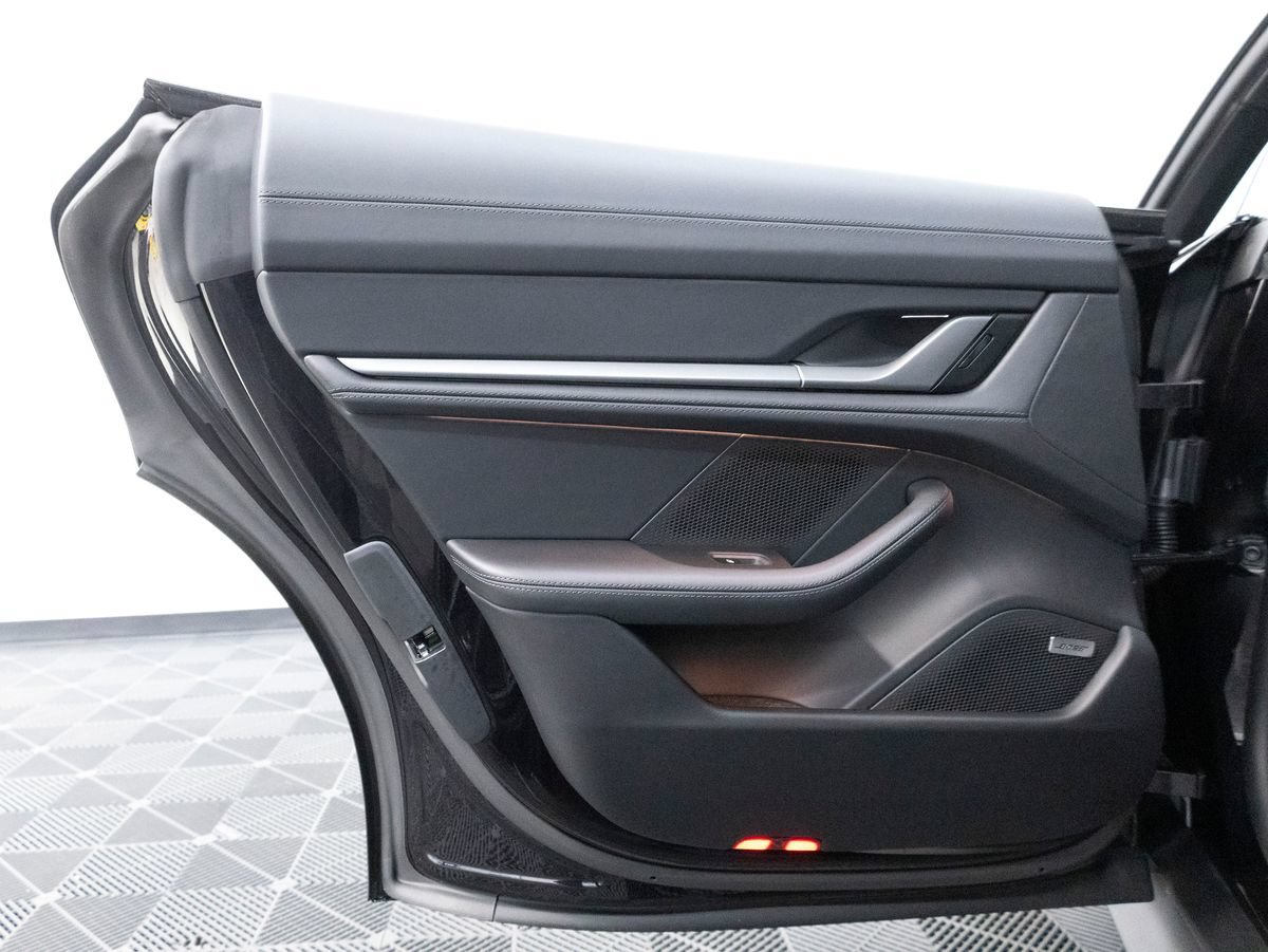 New 2026 Porsche Taycan 4S AWD/4WD image 36