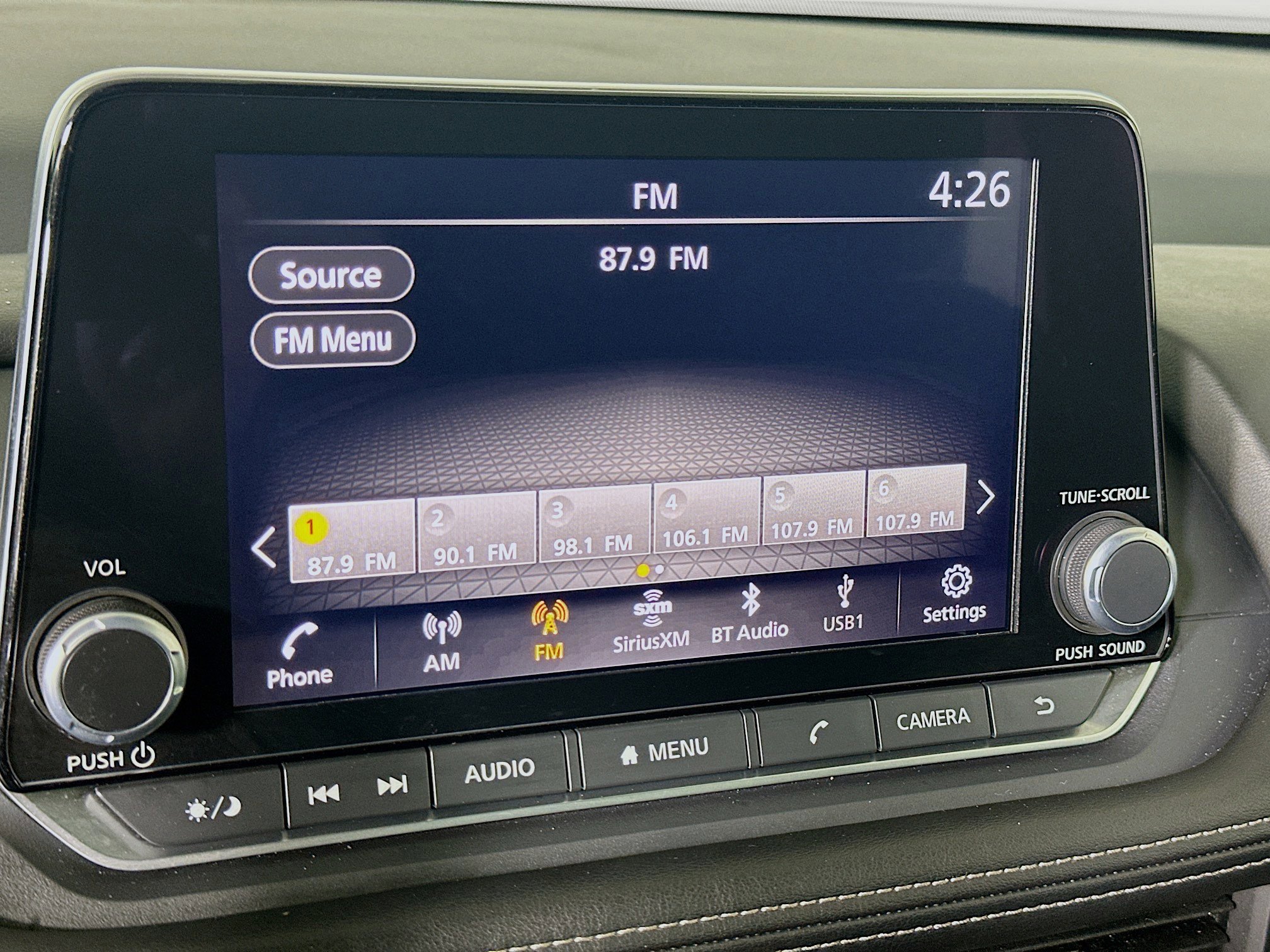 Used 2025 Nissan Rogue SV FWD image 21