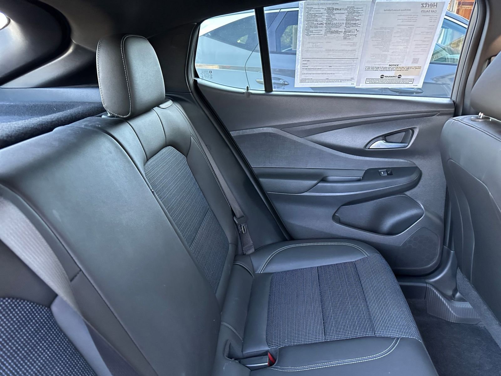 Used 2025 Buick Envista Preferred image 35