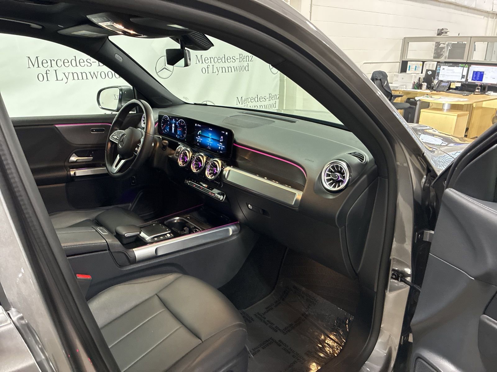 Used 2022 Mercedes-Benz GLB 250 4MATIC image 21