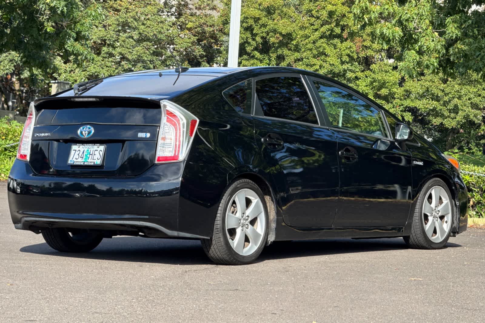 Used 2015 Toyota Prius Five FWD image 2