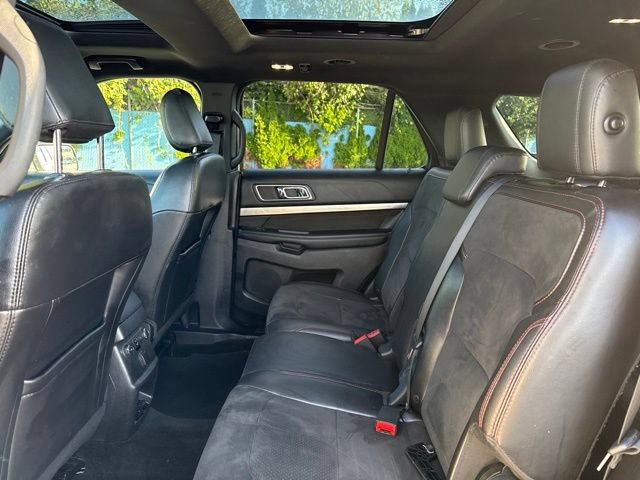 Used 2018 Ford Explorer XLT w/ XLT Appearance Package AWD/4WD image 17