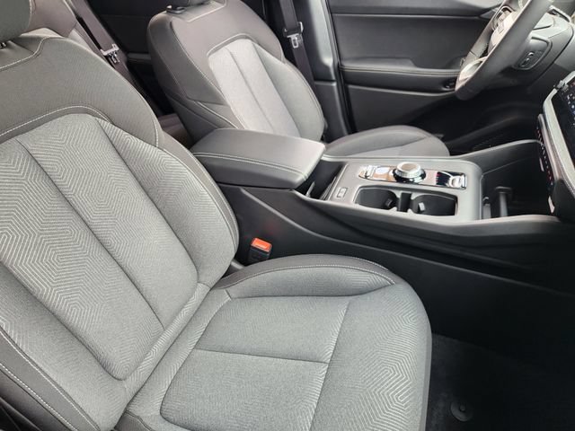 Used 2026 Jeep Cherokee Laredo AWD/4WD image 15