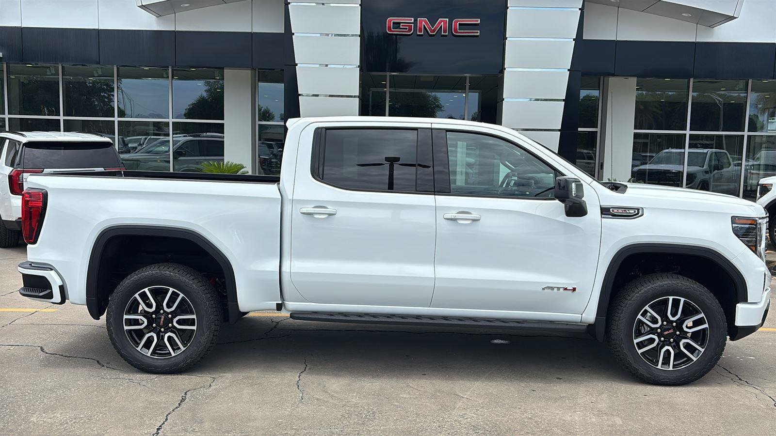 New 2026 GMC Sierra 1500 AT4 w/ AT4 Premium Package AWD/4WD image 9