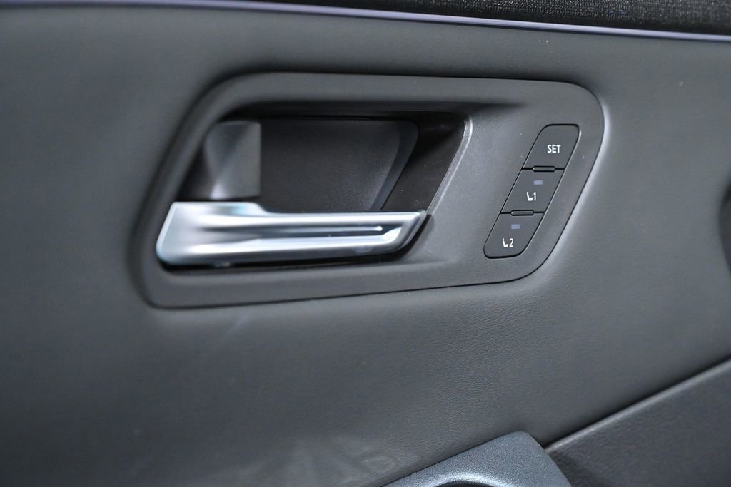 New 2026 Nissan Leaf Platinum+ w/ Cargo Package (Platinum+) image 25