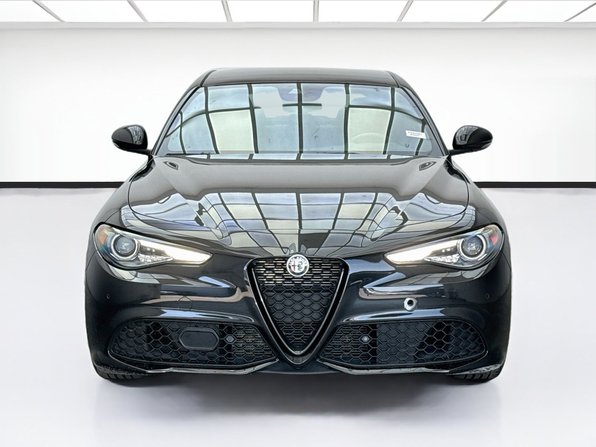 Used 2023 Alfa Romeo Giulia Veloce RWD image 2