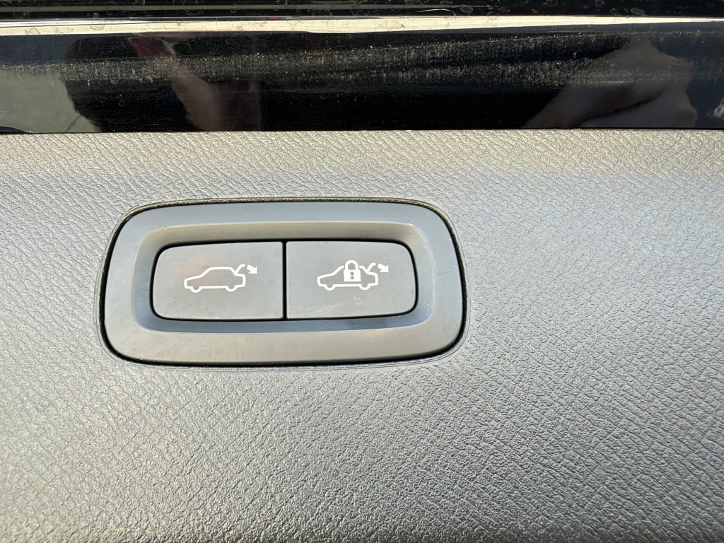 Used 2023 Volvo XC90 B6 Plus w/ Protection Package Premier AWD/4WD image 40