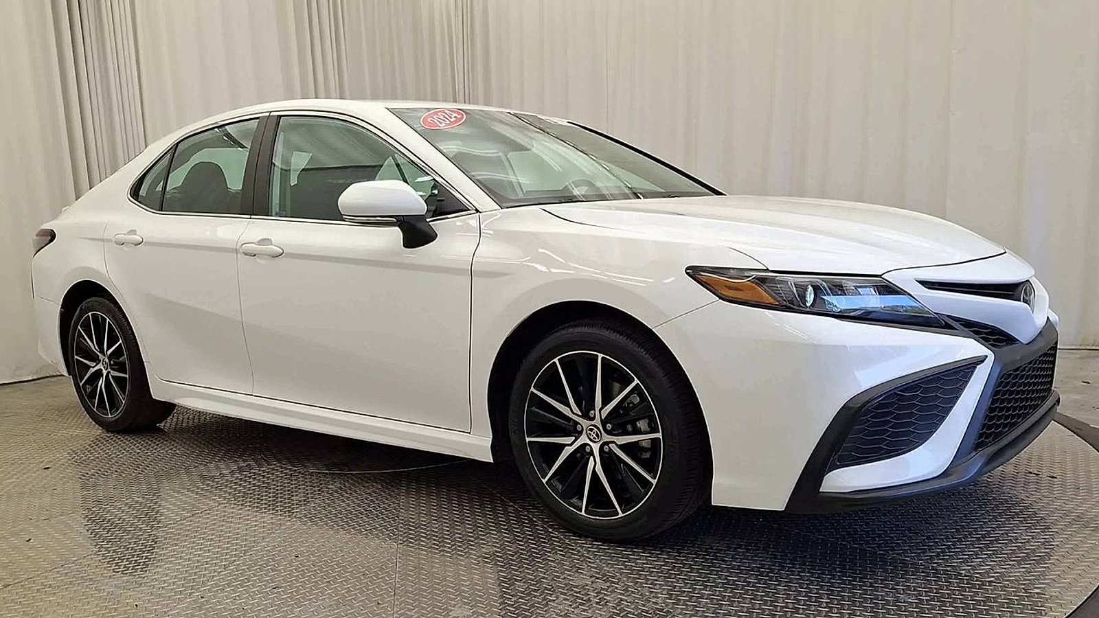 Certified 2024 Toyota Camry SE FWD image 5