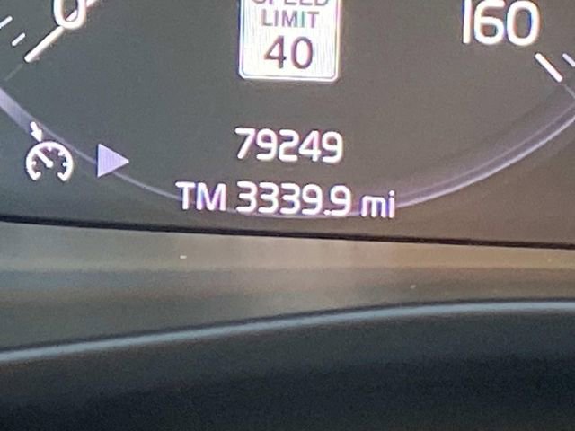 Used 2021 Volvo XC40 T5 Momentum image 17