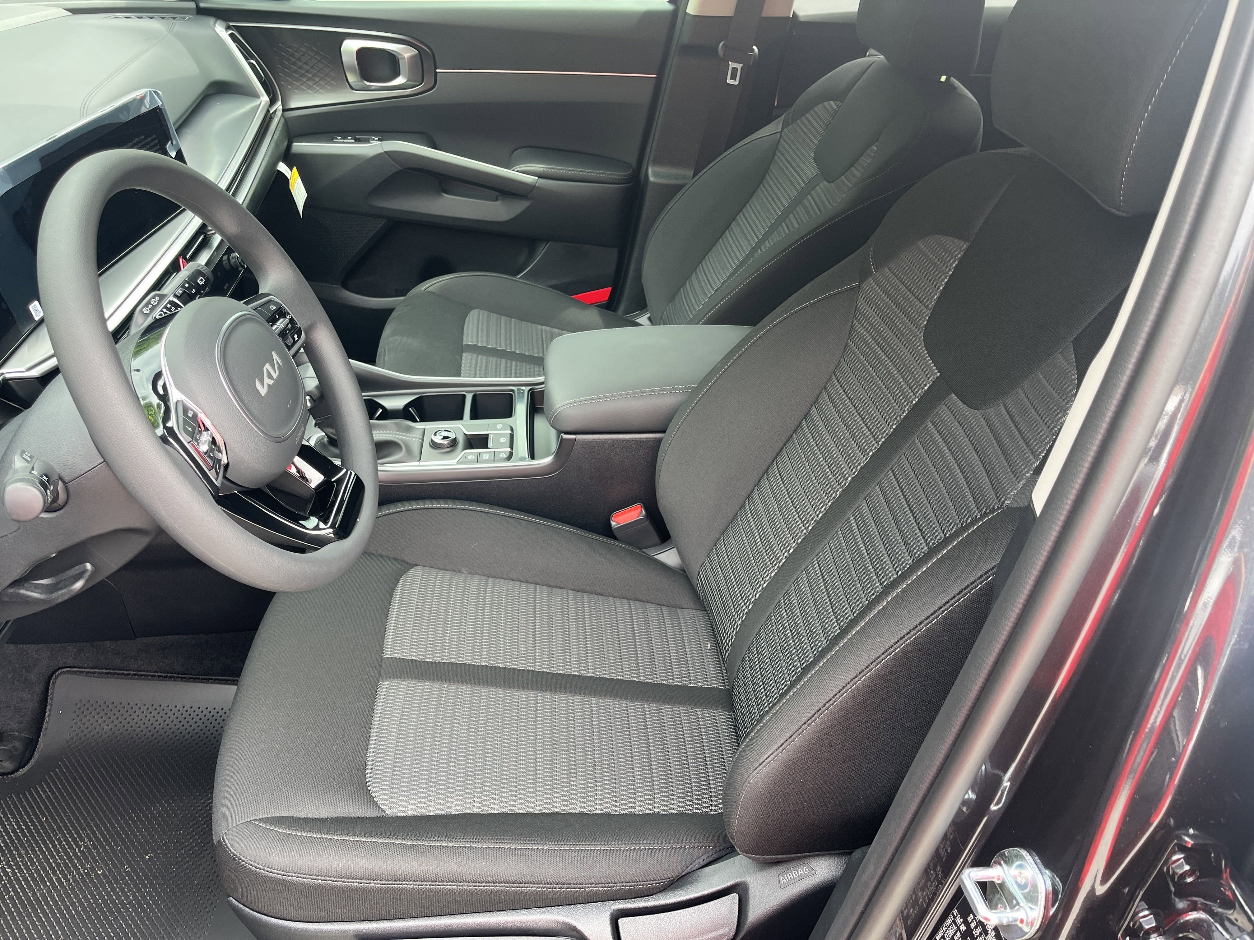 New 2025 Kia Sorento LX image 18