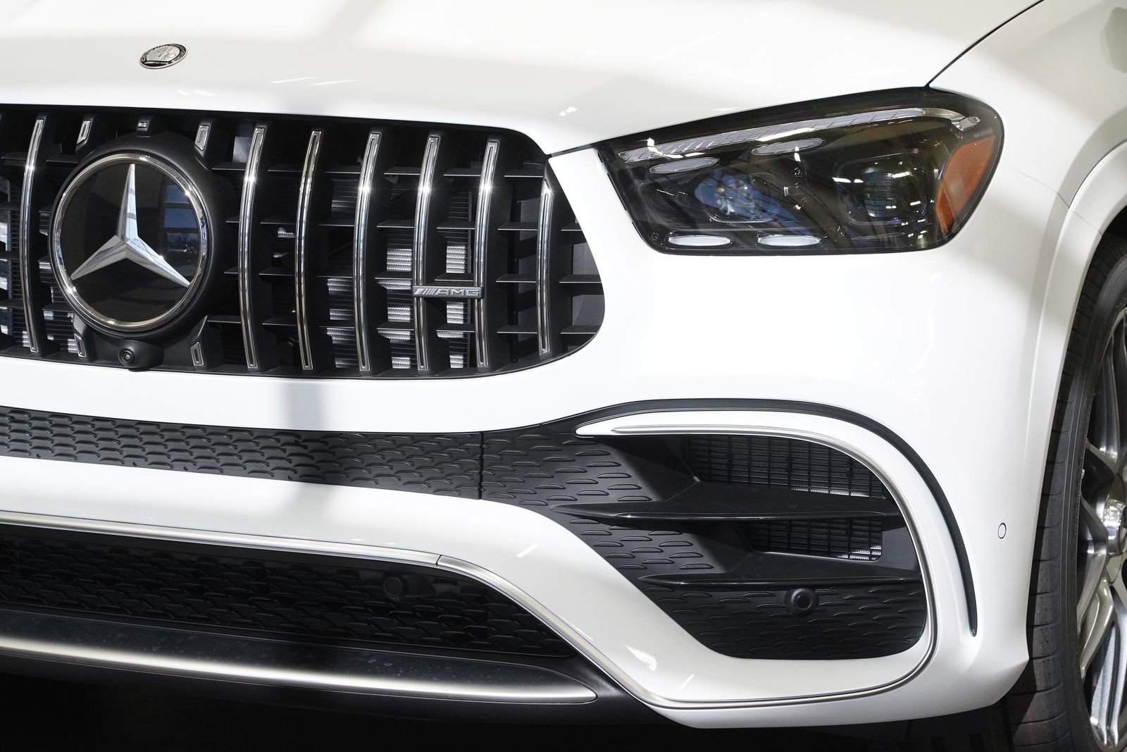 New 2026 Mercedes-Benz GLE 63 AMG S image 11