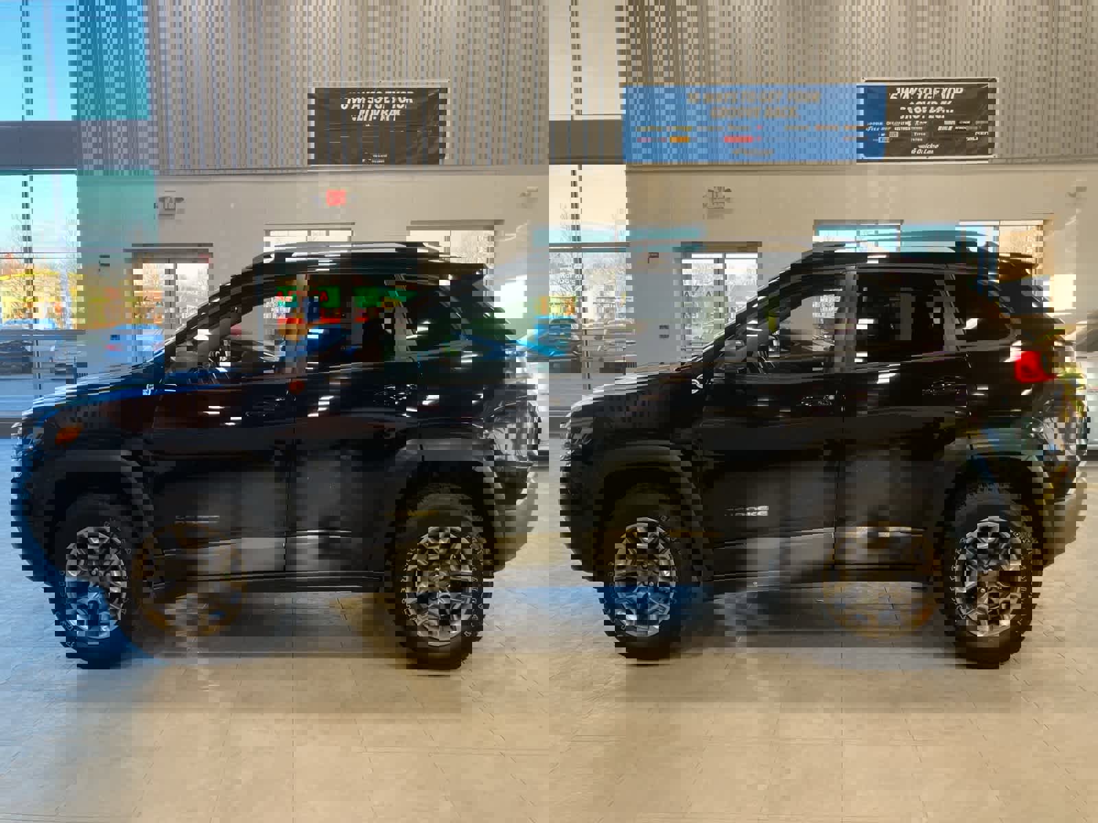 Used 2019 Jeep Cherokee Trailhawk w/ Cold Weather Group image 8