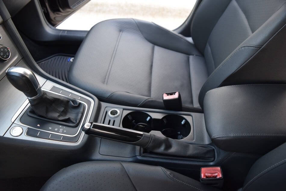 Used 2015 Volkswagen Golf TDI S FWD image 58