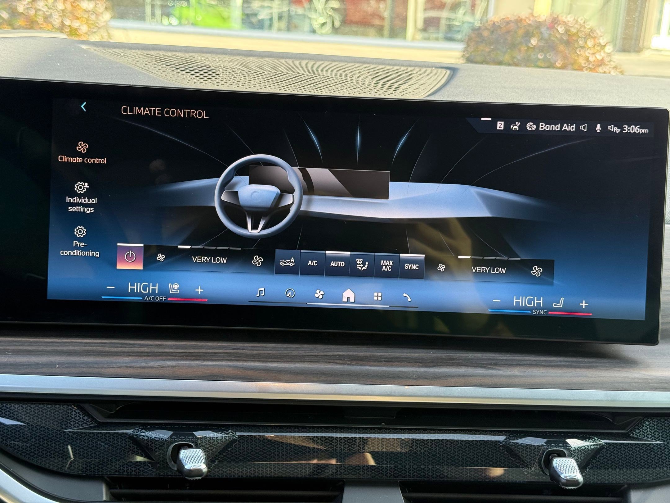 Used 2025 BMW X5 sDrive40i w/ Premium Package image 25