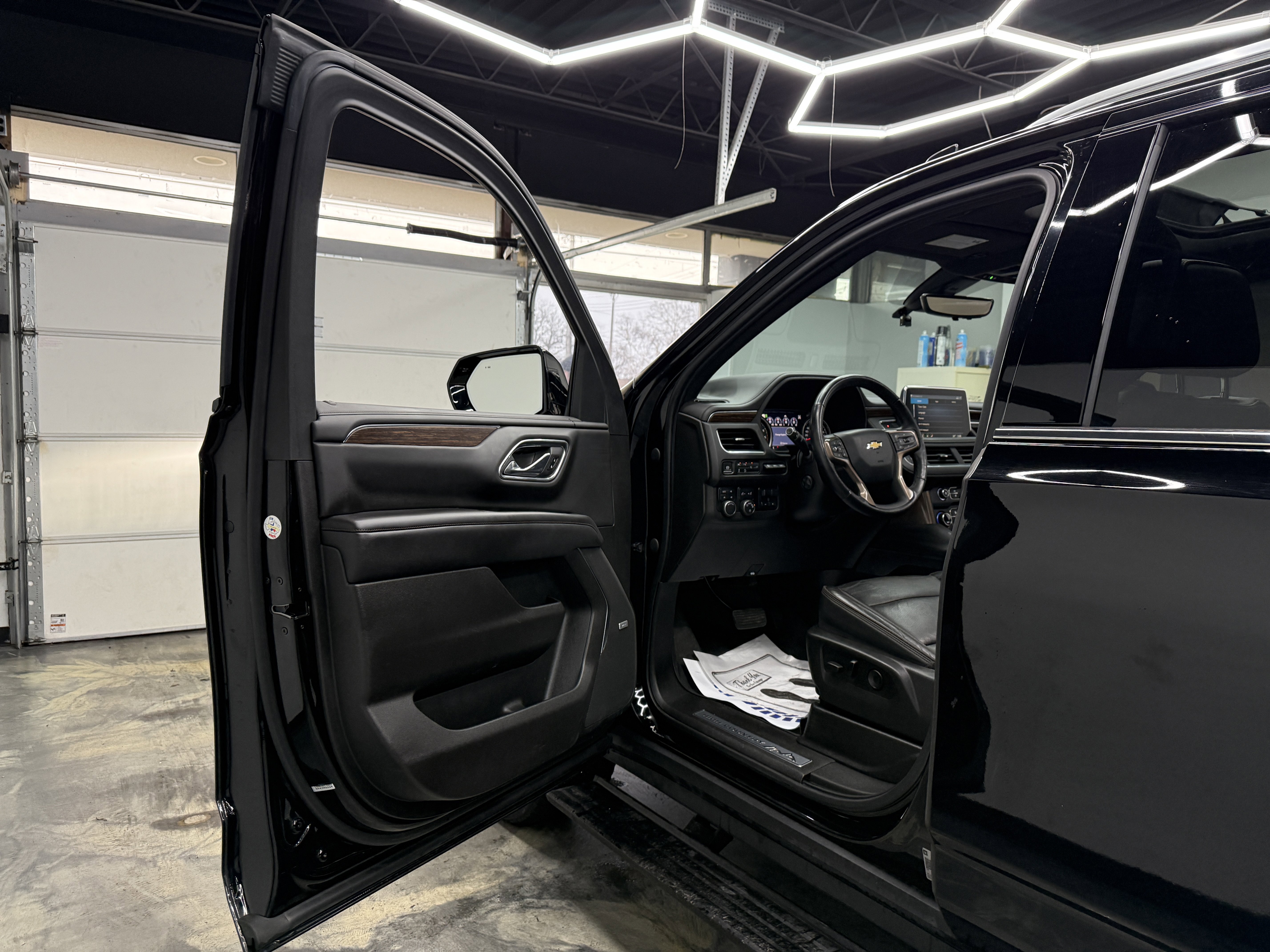 Used 2021 Chevrolet Tahoe High Country w/ Premium Package image 9