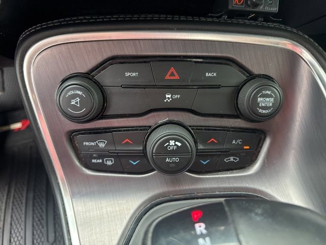 Used 2015 Dodge Challenger SXT RWD image 15