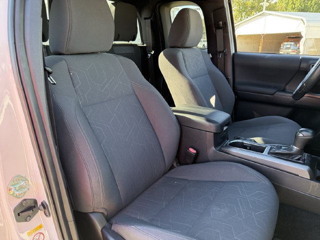 Used 2018 Toyota Tacoma TRD Sport AWD/4WD image 24