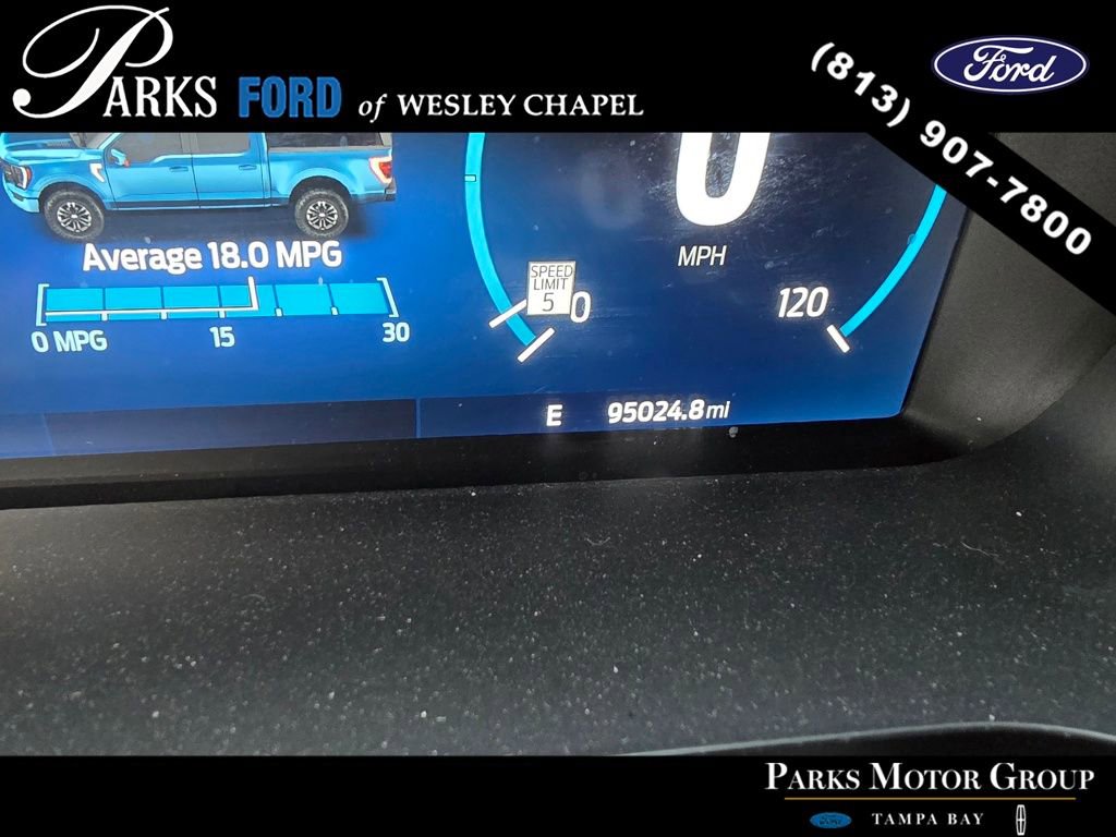 Used 2015 Chrysler Town & Country Limited Platinum FWD image 4