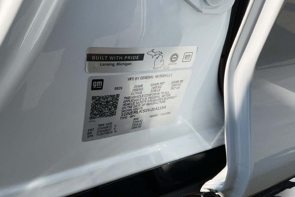 New 2027 Chevrolet Traverse RS w/ LPO, Floor Liner Package FWD image 23