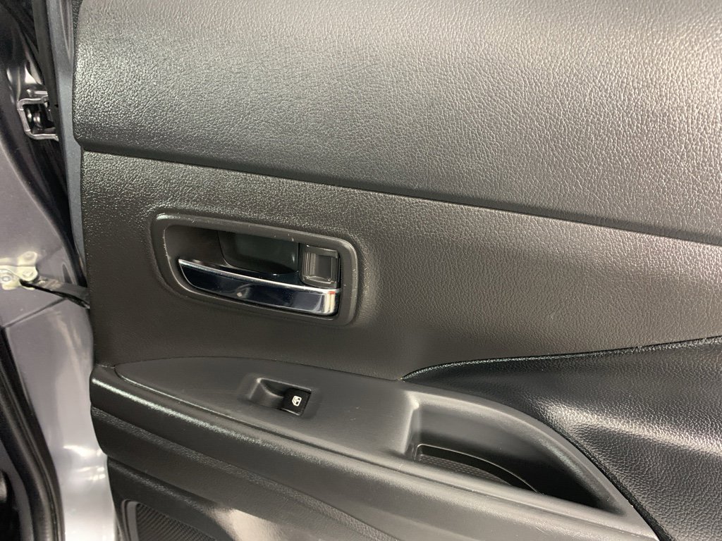 Used 2018 Mitsubishi Outlander SEL image 36