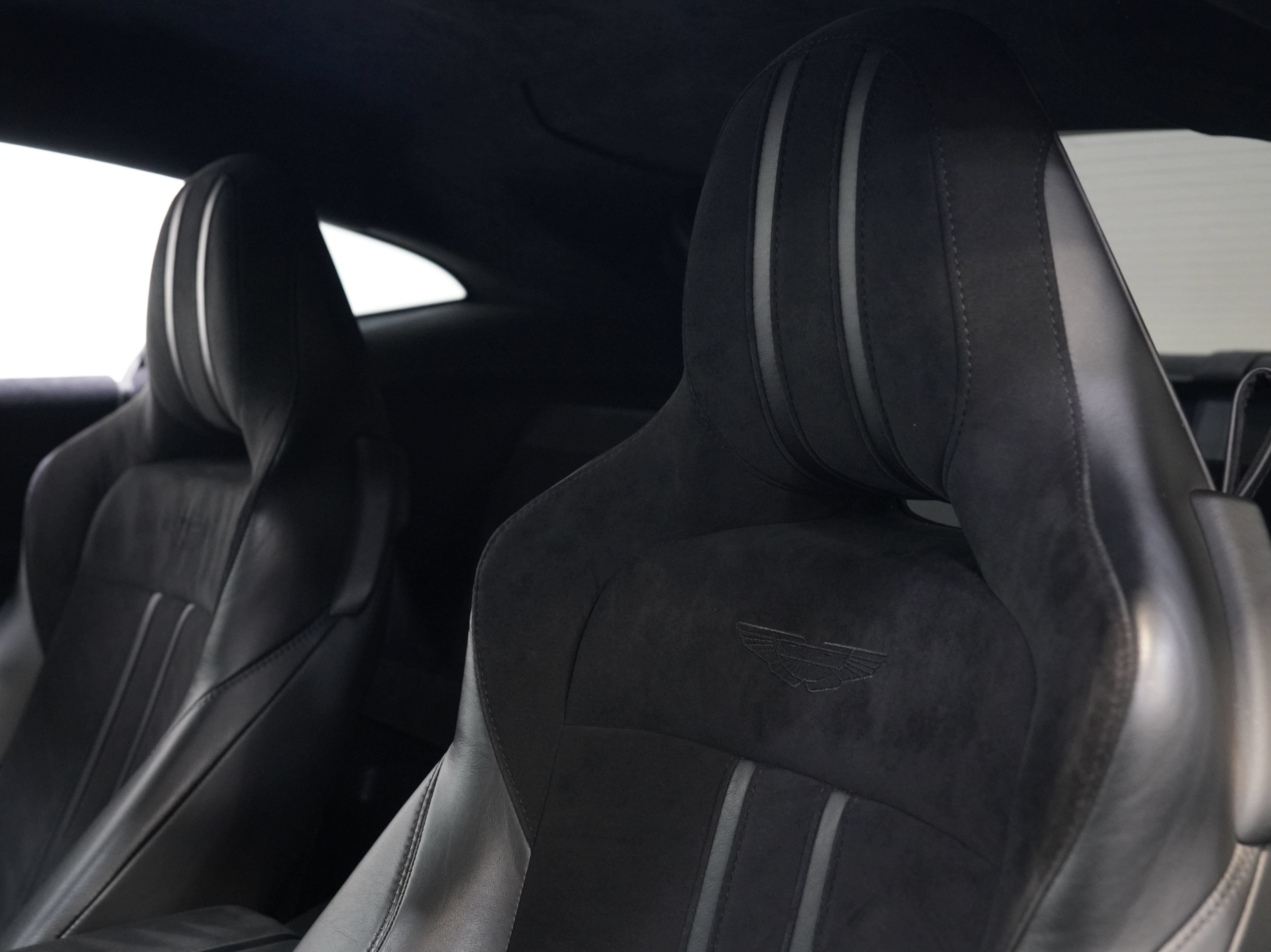 Used 2020 Aston Martin V8 Vantage Coupe RWD image 25
