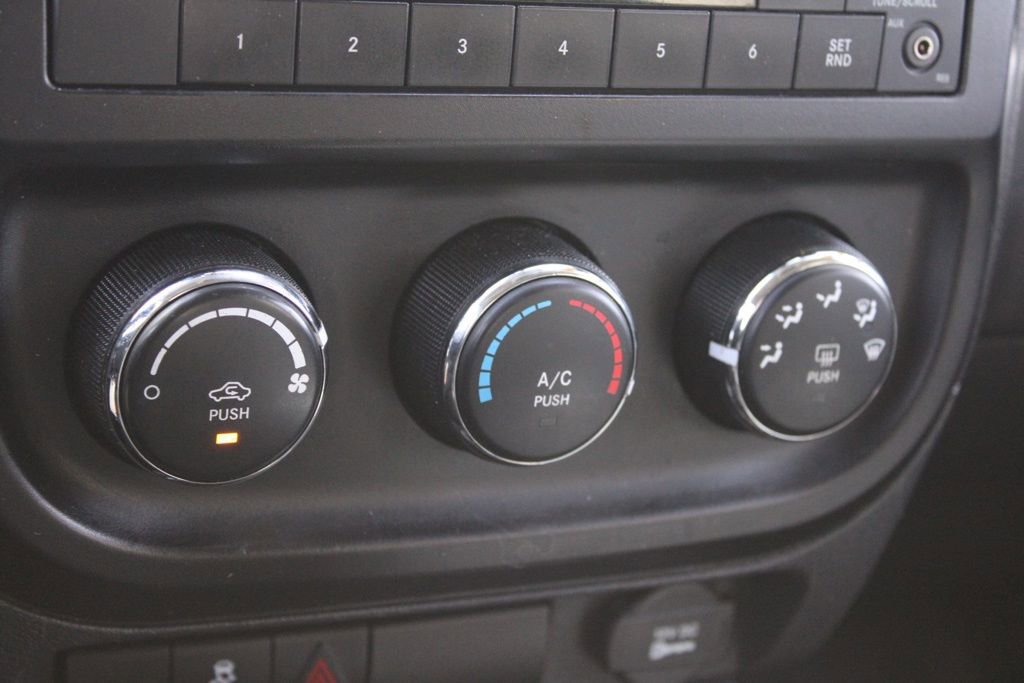 Used 2016 Jeep Compass Sport w/ Power Value Group FWD image 28