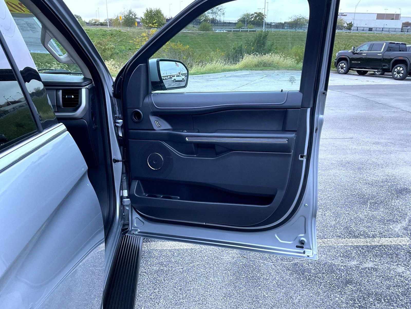 Used 2024 Ford Expedition XLT image 16